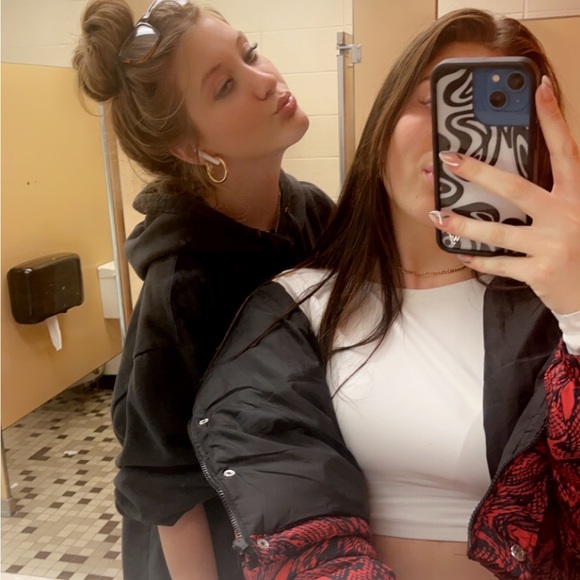 Meet your Posher, Catie - Picture 1 of 1